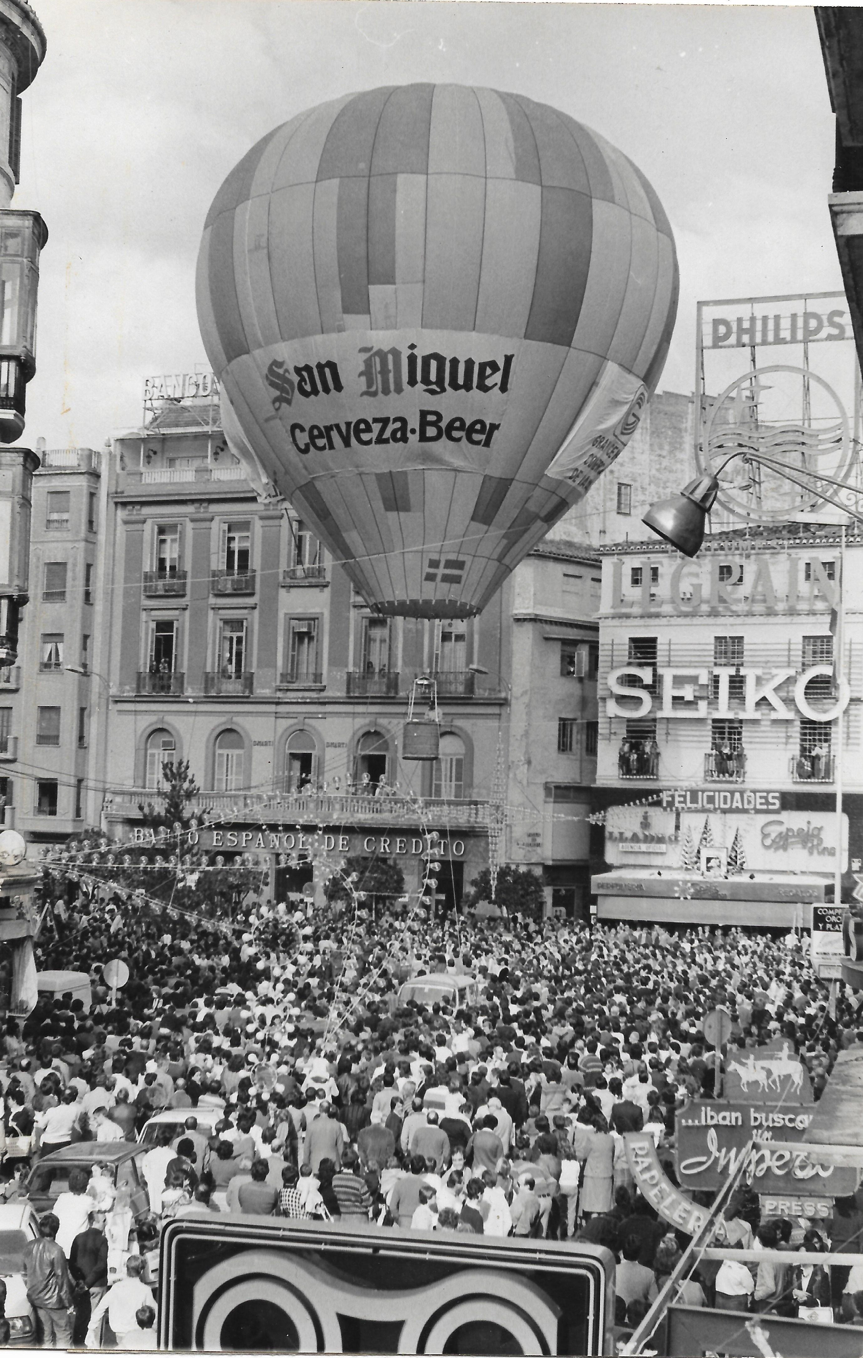 Aquel globo en la plaza de la Constitución en 1983