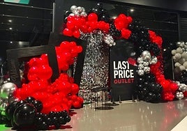 Preparativos para la inauguración de Last Price Outlet en Málaga.