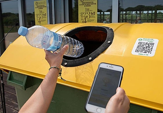 Se estudia utilizar la aplicación Málaga Funciona y un sistema de QR con el que subir la foto del residuo.