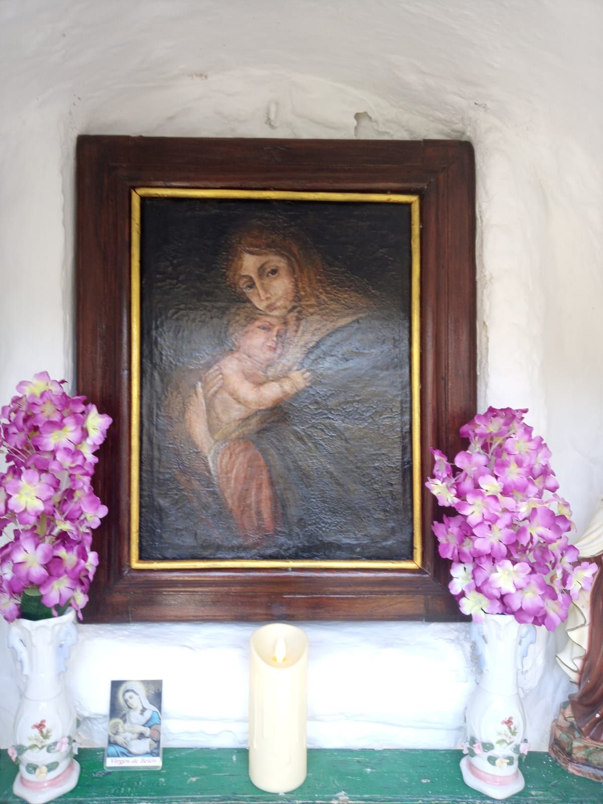 Lienzo de la Virgen de Belén. La pintura no tiene especial valor artístico, pero tiene mucha devoción religiosa entre los riogordeños