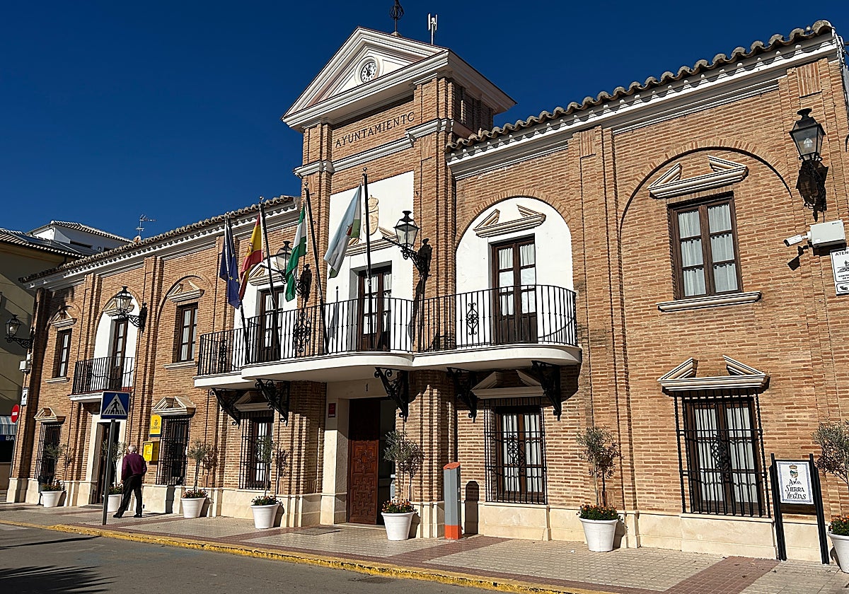 Fachada del Ayuntamiento de Sierra de Yeguas.