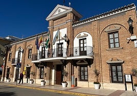 Fachada del Ayuntamiento de Sierra de Yeguas.