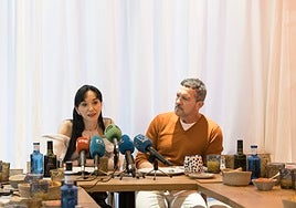 Lucía Lacarra y Antonio Banderas en la rueda de prensa del Teatro del Soho