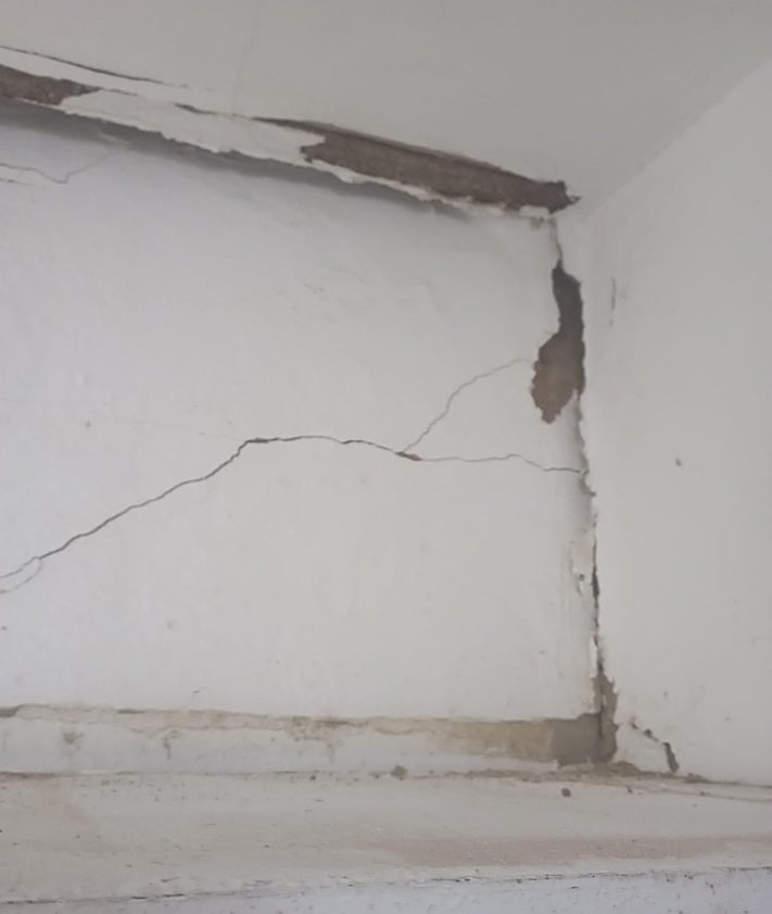 Imagen secundaria 2 - Algunos de los desperfectos ocasionados en una de las viviendas.