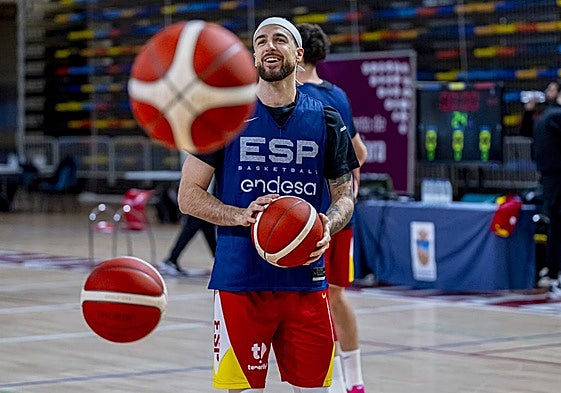 Francis Alonso, sonriente, durante un entrenamiento de la selección esta semana.