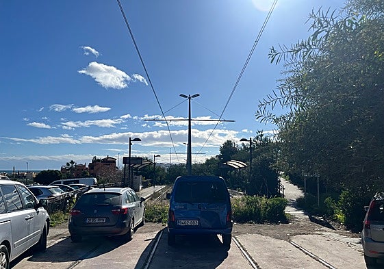 Imagen del trazado del tranvía veleño a su paso por el Hospital Comarcal de la Axarquía.