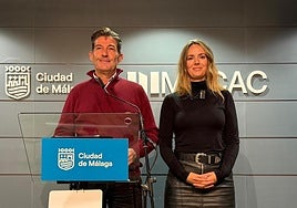 En la imagen, los concejales de Vox, Antonio Alcázar y Yolanda Gómez.