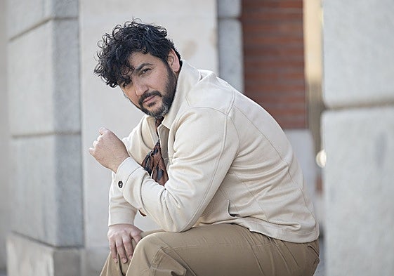 Fran Perea canta a Málaga y a quienes parten a buscar su sueño en 'La foto perfecta'