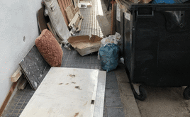 Basura que impide el paso en la zona de PInosol.