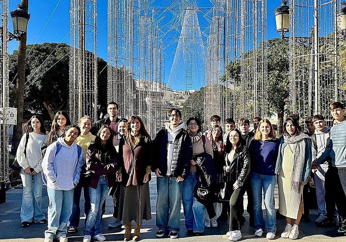 La alcaldesa de Mijas, Ana Mata, ha presentado la iluminación y la programación navideña.