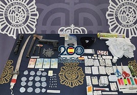 Cae un punto de venta de drogas en Ronda y detienen a tres personas