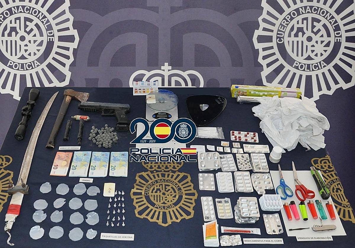 Cae un punto de venta de drogas en Ronda y detienen a tres personas