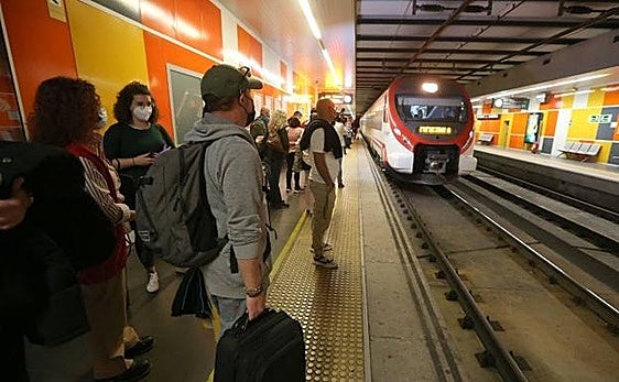 Dos trenes del Cercanías entre Málaga y Fuengirola no circulan y dejan tirados a cientos de viajeros