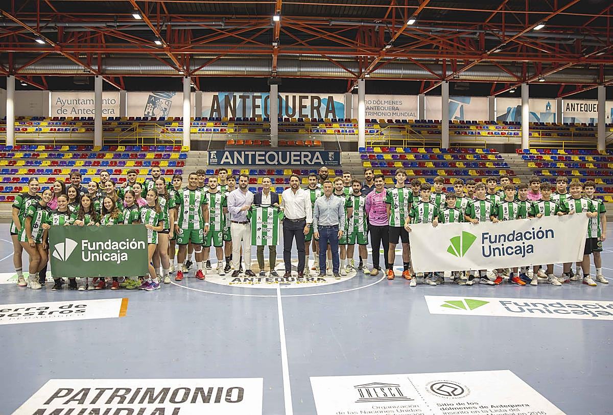 Imagen del acuerdo entre la Fundación Unicaja y Los Dólmenes.