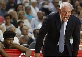 Obradovic, dirigiendo un partido.
