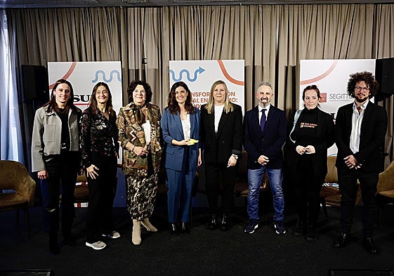 Yolanda Quesada, María José Pedragosa, Verania Medina, Laura Flores, Pilar Martínez, Cristóbal Gallardo, Rocío Plaza y Juan Marín.