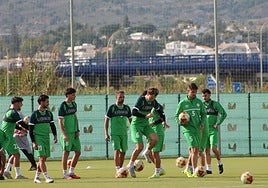 El Torremolinos, entrenando en La Academia este jueves.
