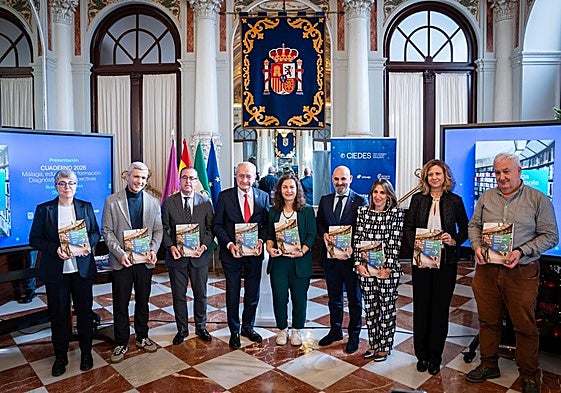 Foto de familia de las personas que presentaron el documento 'Málaga, educación y formación: diagnóstico y perspectivas', de Fundación Ciedes.