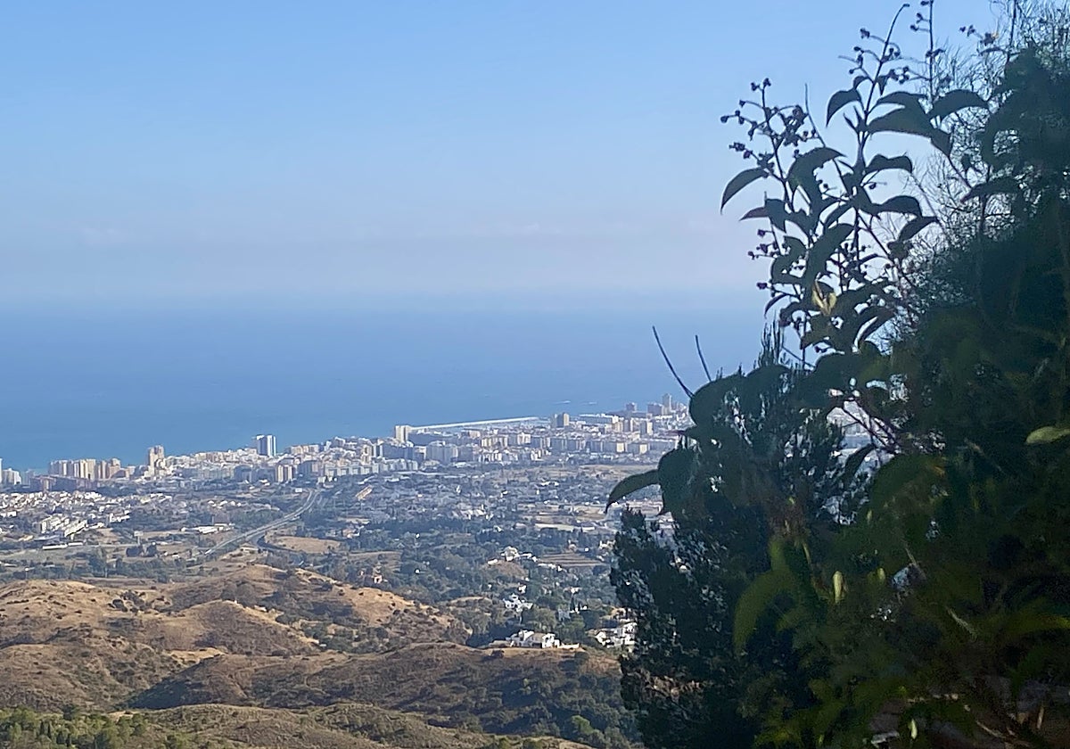 Vista de Fuengirola y su costa desde Mijas Pueblo.
