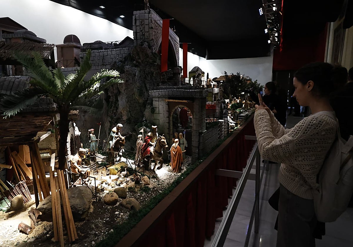 El belén se ha inaugurado este viernes en el Ayuntamiento.