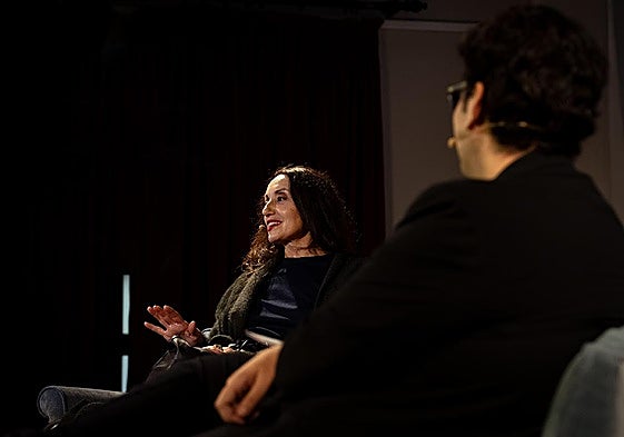 Luz Casal, durante su charla en Torremolinos con el periodista Alberto Gómez.