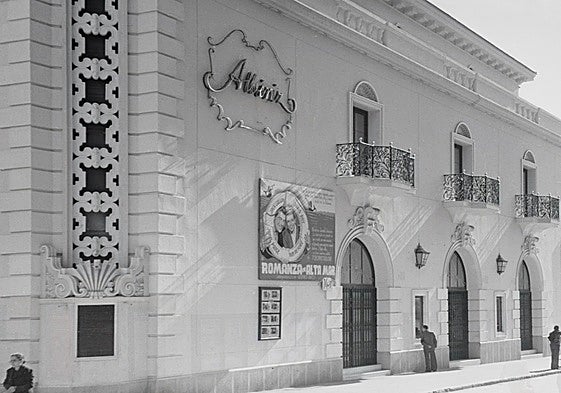 Albéniz, el último cine de Málaga, cumple 80 años
