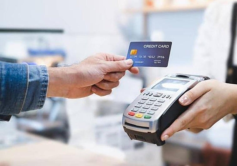 Hacienda vigilará a los ciudadanos que gasten más de 25.000 euros al año con tarjeta