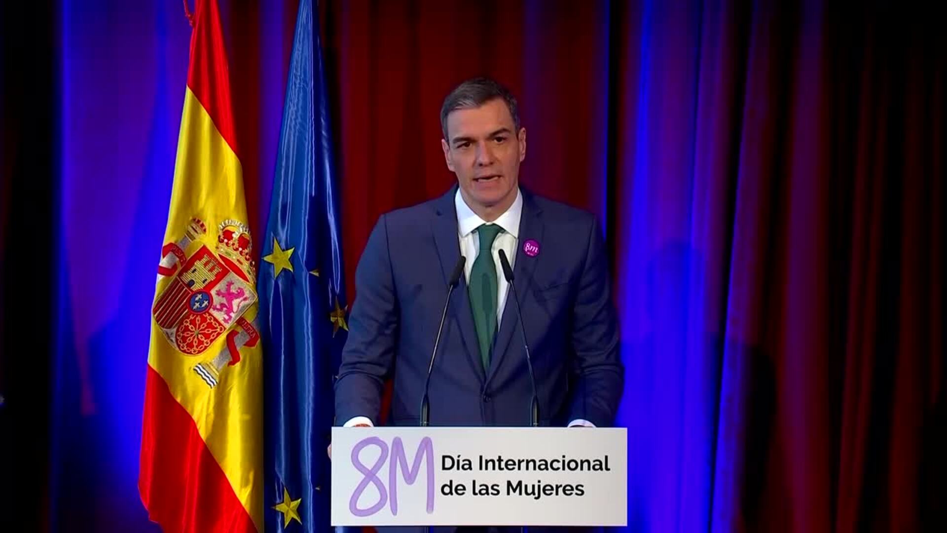 Sánchez a los hombres por el 8M: "Ninguno debemos sentirnos amenazados cuando una mujer avanza"