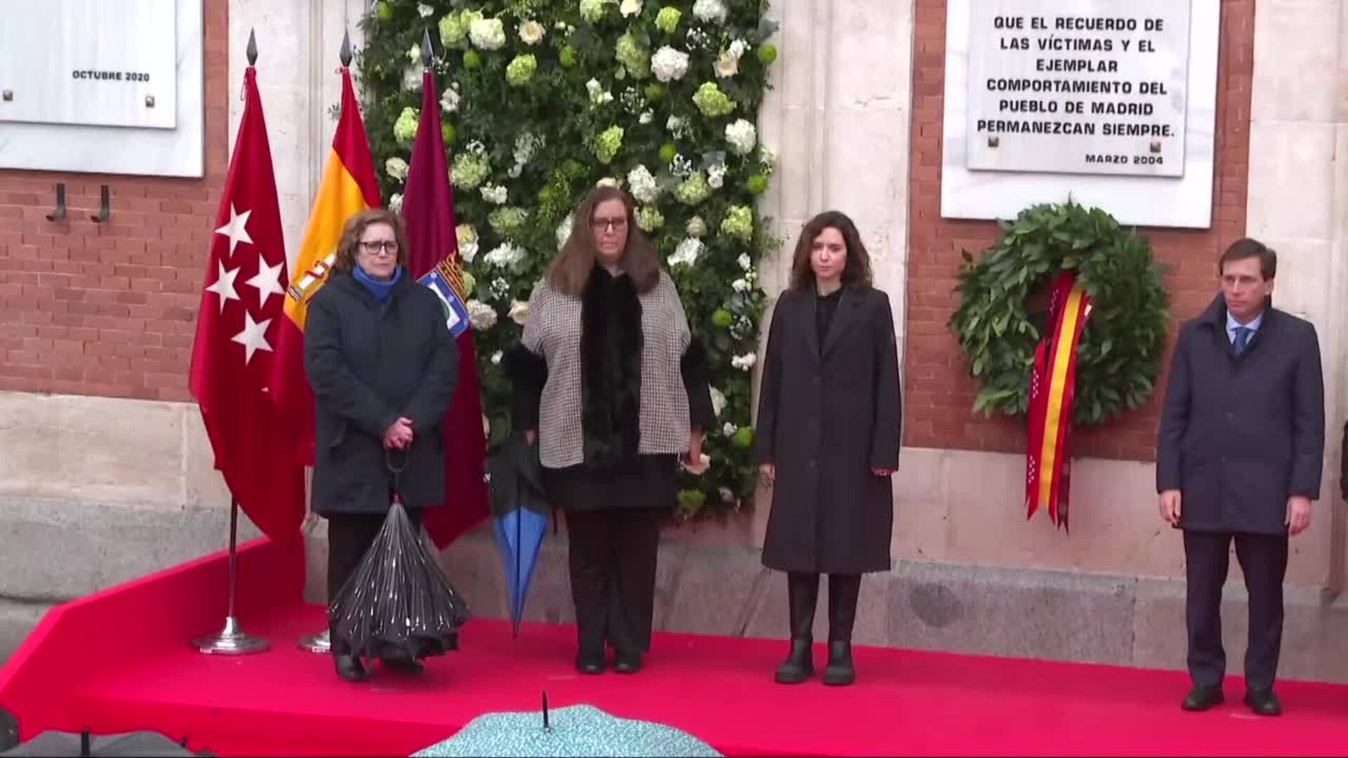 Madrid honra este martes bajo la lluvia a las víctimas del 11-M con un primer acto en Sol