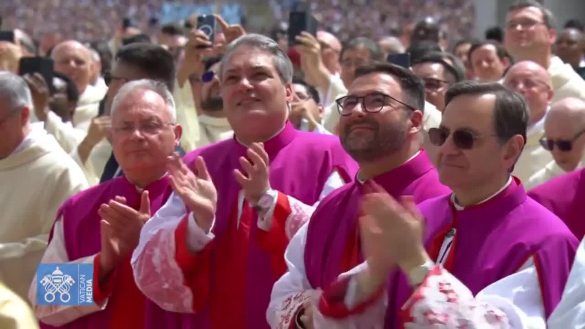 El Papa imparte la bendición 'Urbi et Orbi' y desea "buena Pascua"