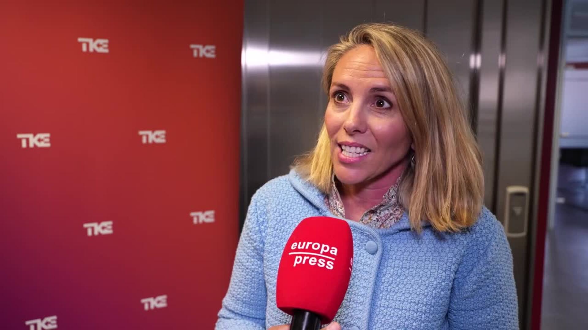 Expertos recomiendan mantener calma y esperar a ser atendido en el ascensor durante un apagón
