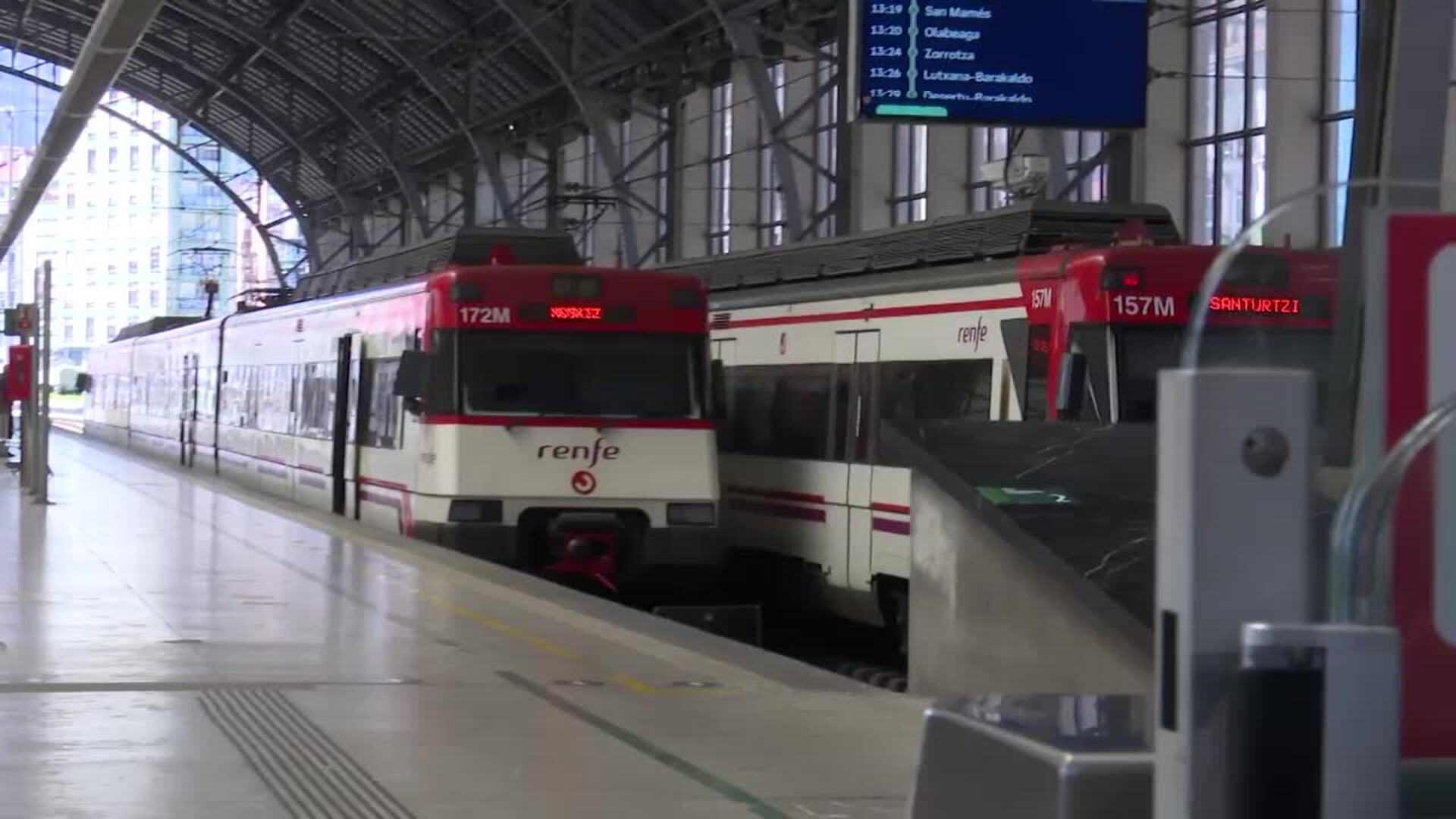 La línea Bilbao-Balmaseda recupera la normalidad y Renfe restablece paulatinamente el servicio