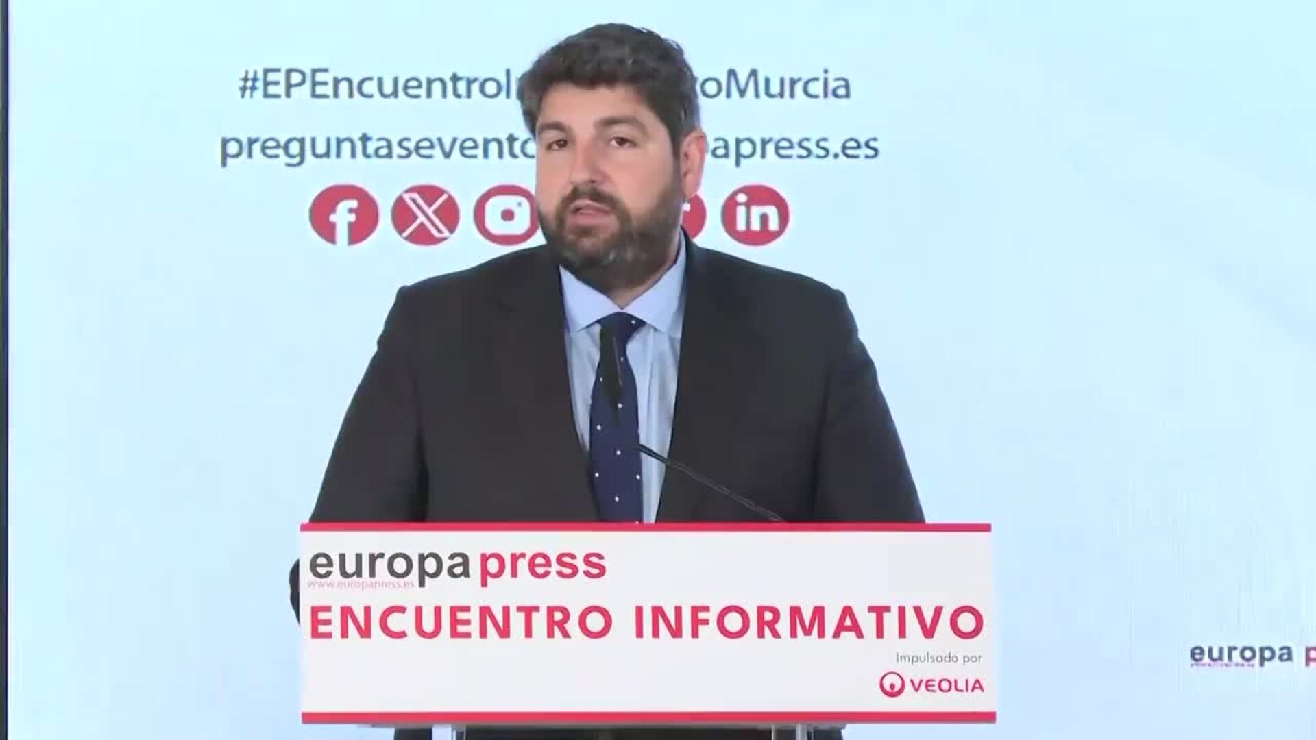 López Miras carga contra el Gobierno de Sánchez: "Nada funciona, ni la luz, ni los trenes"