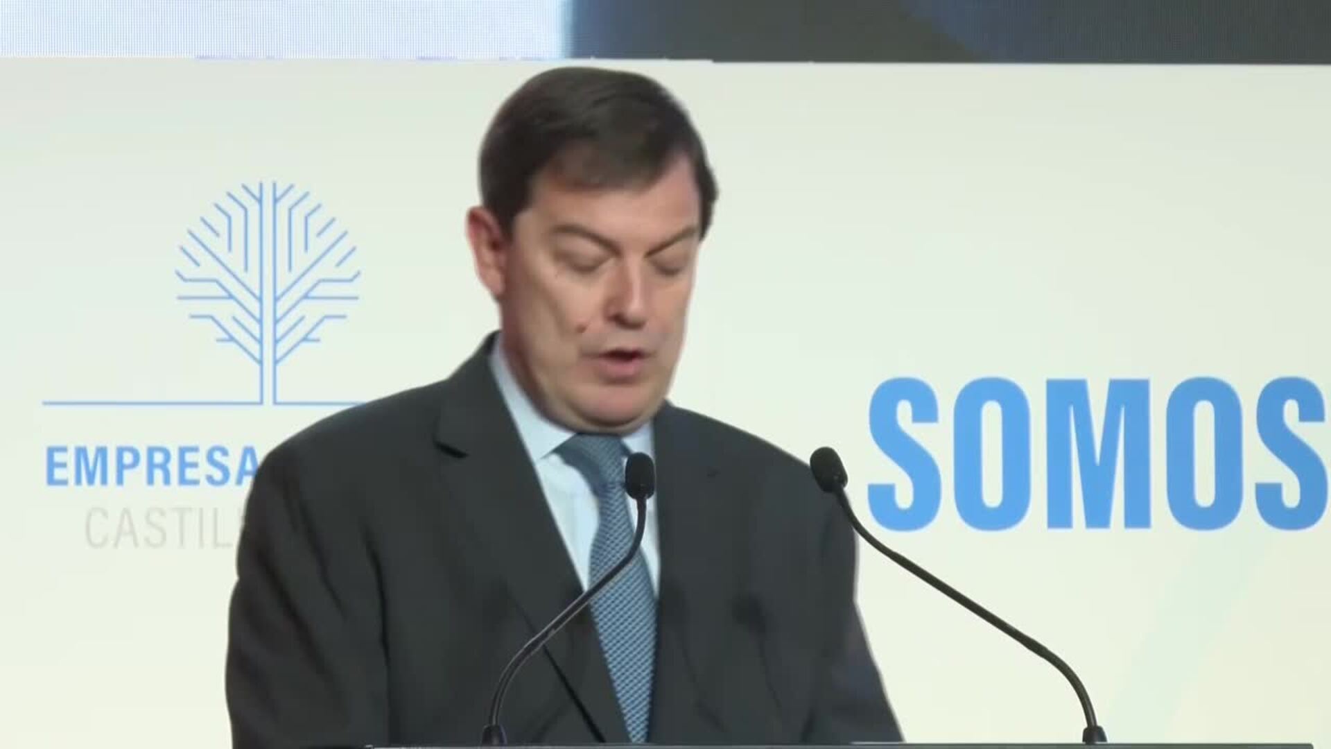 Mañueco señala a Sánchez por sus "escándalos" y pide elecciones generales "ya"