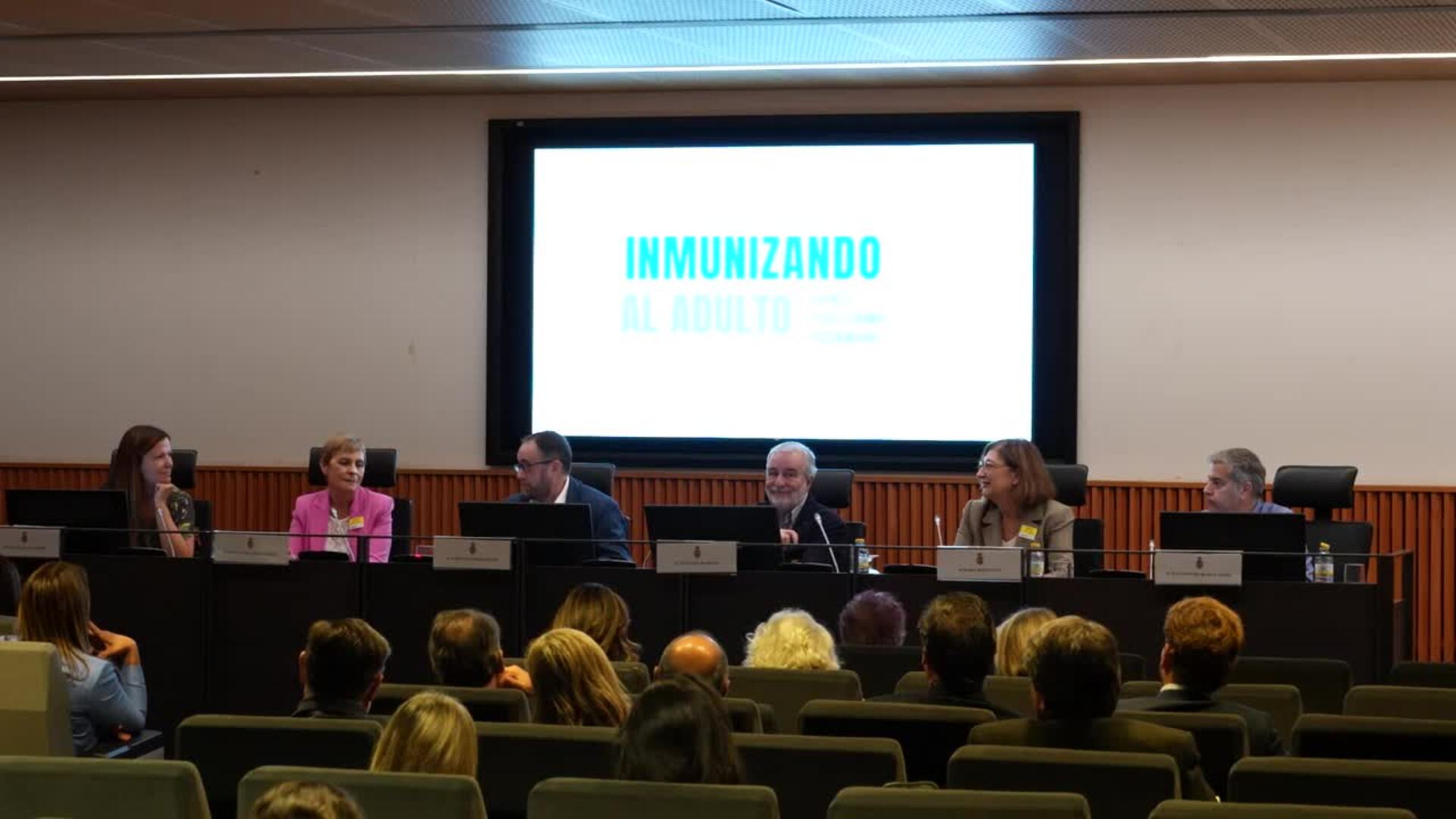 Diferentes expertos se reúnen para debatir sobre la importancia de la inmunización en adultos