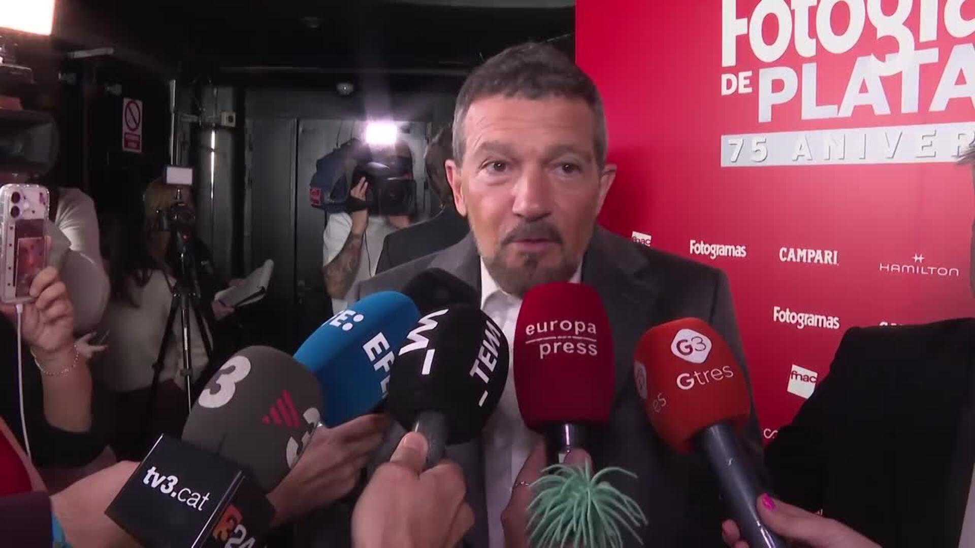 Terelu Campos da un golpe sobre la mesa y responde a Antonio Banderas