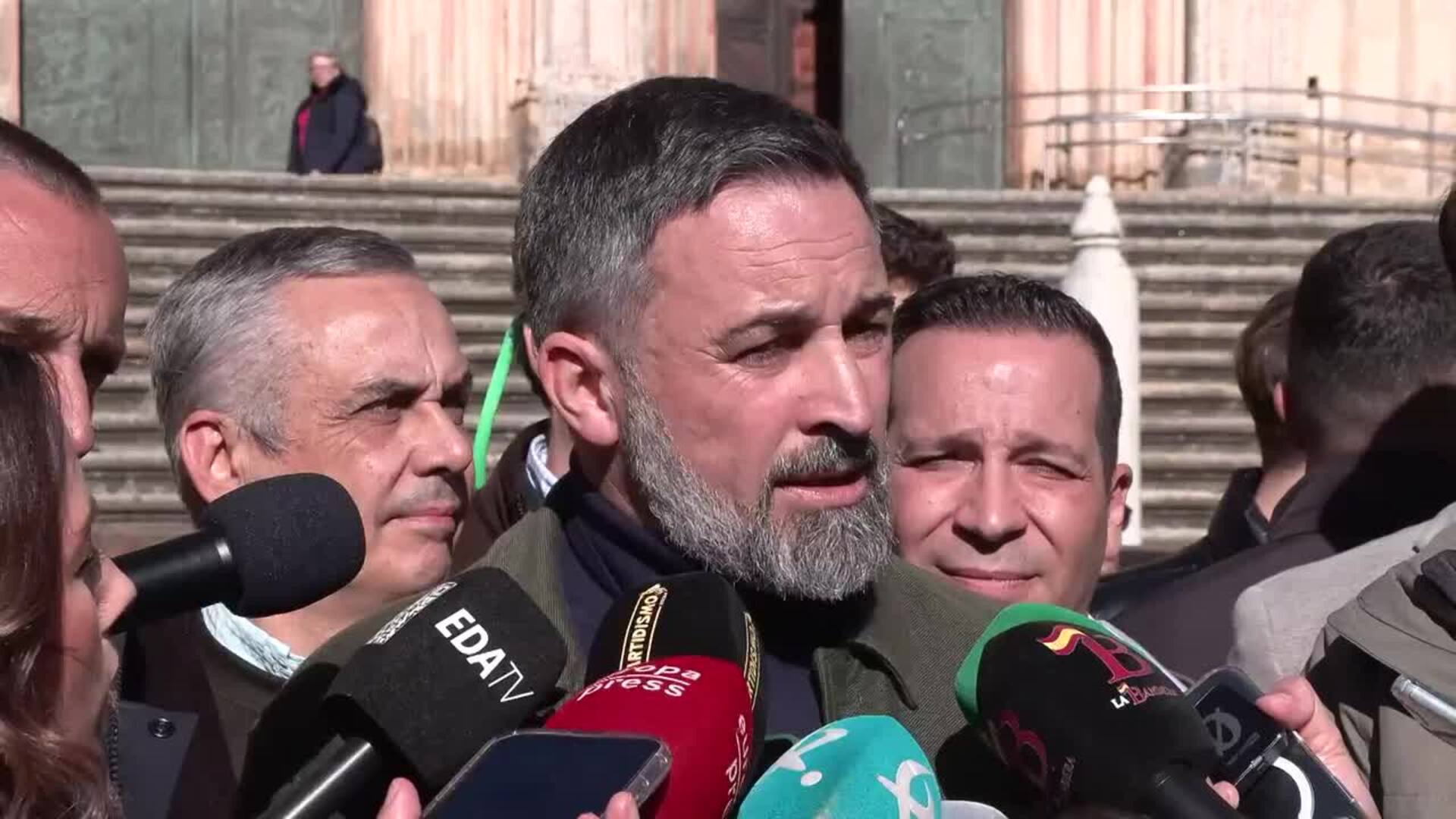 Abascal urge a Feijóo una moción de censura para convocar elecciones "limpias y democráticas"
