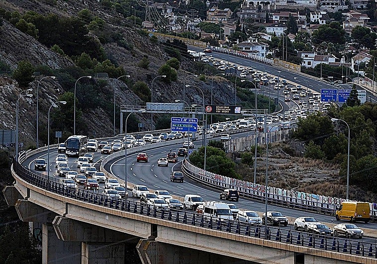 El Gobierno admite que no tiene un protocolo para retirar vehículos pesados averiados de la A-7