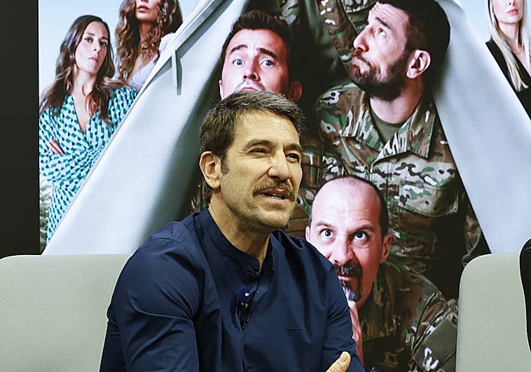 Sesión de cortos con el protagonista de 'Machos alfa'