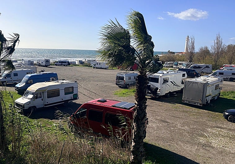Autocaravanas en el río Torrox: vecinos reclaman soluciones ante los vertidos y la suciedad