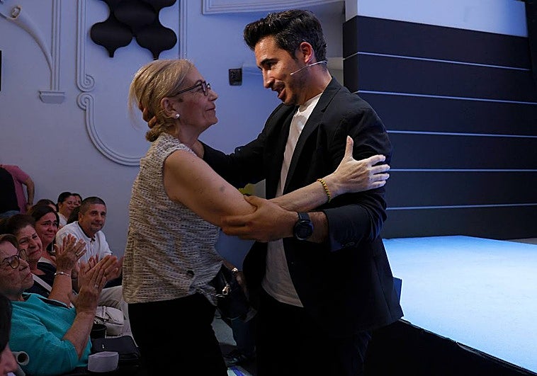 Javier Castillo pierde a sus padres en apenas dos meses sin «tiempo de asimilar el golpe»