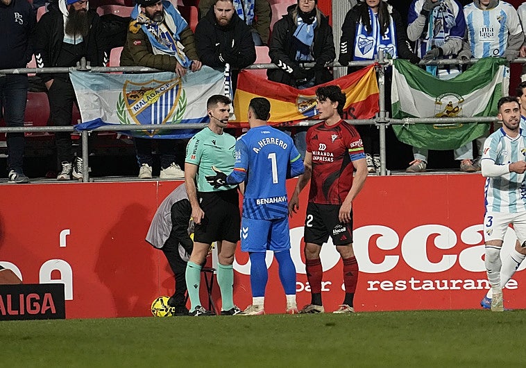Alfonso Herrero, sobre el penalti: «A mí me parece insuficiente, el criterio arbitral varía en cada jornada y a veces es frustrante»