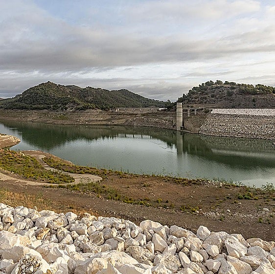 Los embalses del Guadalhorce, llenos por primera vez en trece años: fotos espectaculares del antes y el después