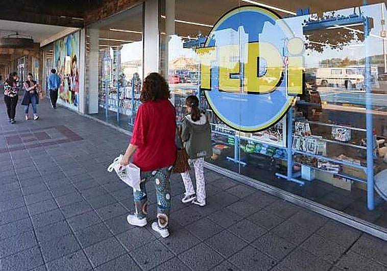 Retiran unos mini aviones de juguete de Tedi por riesgo de asfixia