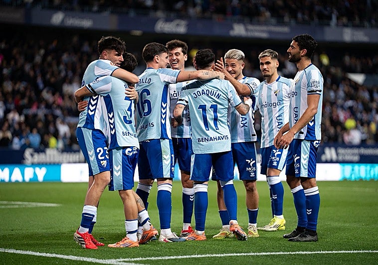La Rosaleda permite soñar al Málaga con el ascenso