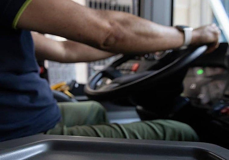 Pillan al chófer de un autobús conduciendo bajo los efectos del alcohol con 25 pasajeros a bordo