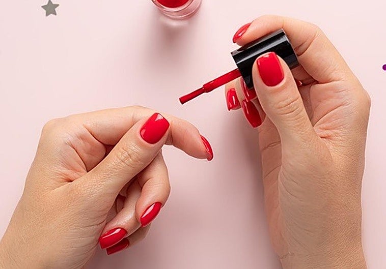 Estos son los dos mejores esmaltes rojos de uñas según la OCU que cuestan menos 6 euros