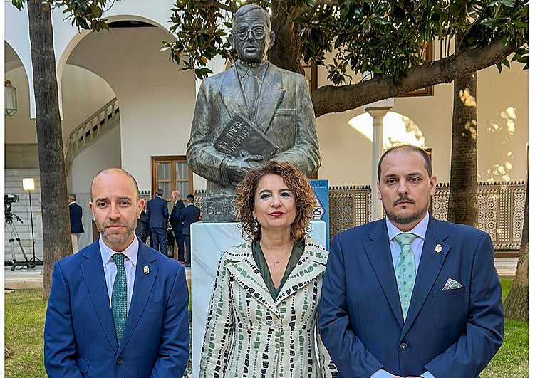 Montero reivindica los servicios públicos en el 28F frente a la «privatización y autobombo» de Moreno