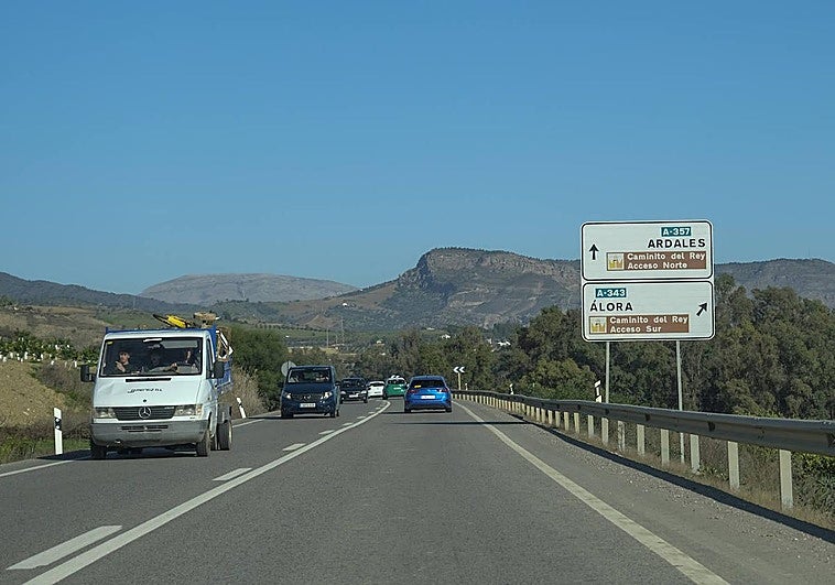 Tragedia en Ardales: muere un joven de 19 años tras caer por un terraplén y otros dos resultan heridos en un accidente