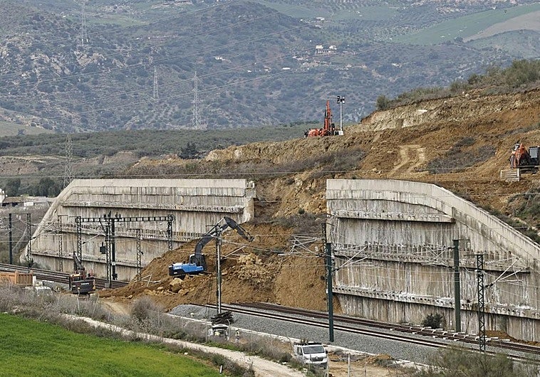 Agencias y operadores de la Costa se rearman frente al corte del AVE con más vuelos y lanzaderas